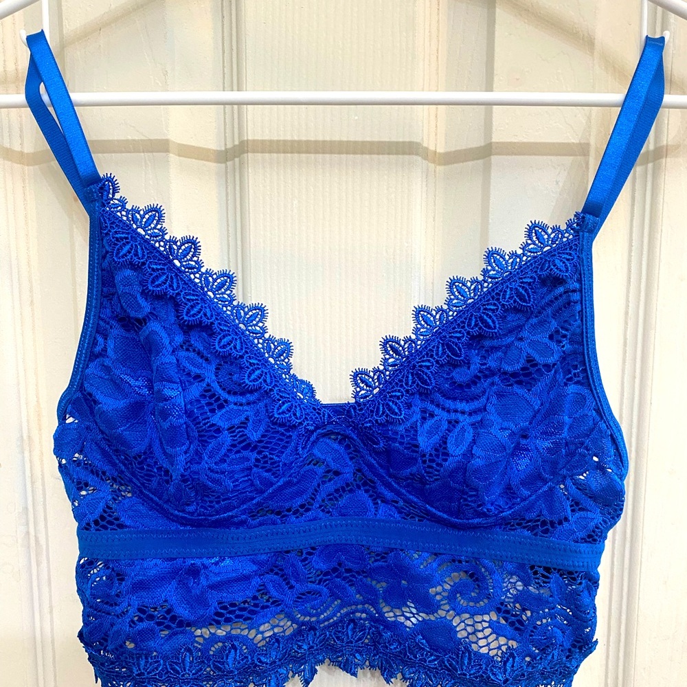 Brand new crop top stretchy under bust